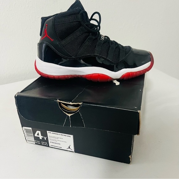 Jordan Air 11 Retro (GS) Bred 2012 Playoffs 4Y EUC 378038-010 Black/Varsity Red - Picture 2 of 8